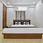 Super Oyo Collection O Hotel Legend
