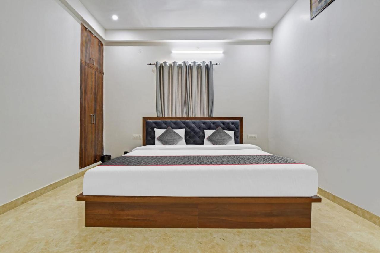 Super Oyo Collection O Legend 3* Jaipur